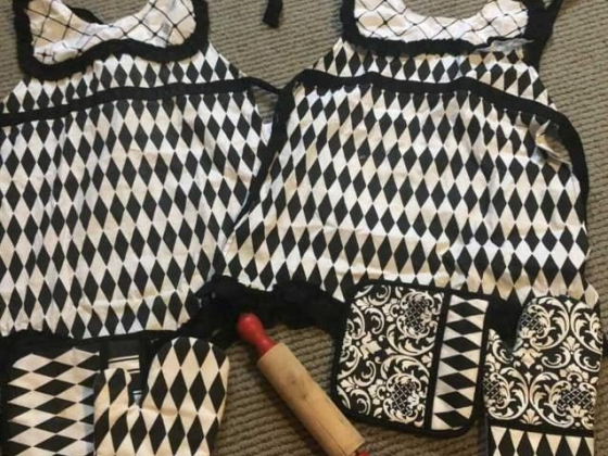 Little Kids Cooking Apron, Hot Pads/Oven Mitts and Roller