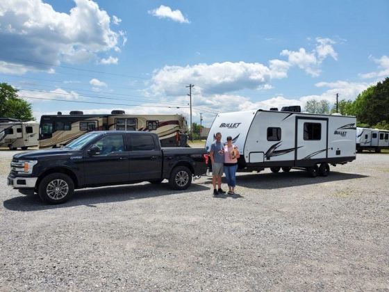 2021 Keystone 28' Trailer w/ Bunks and Master BED and Outdoor Kitchen