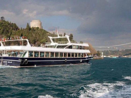 Attractions of the Bosphorus : To Cruise or Walk?