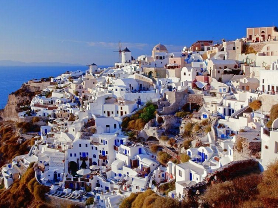 How to enjoy Santorini on a budget