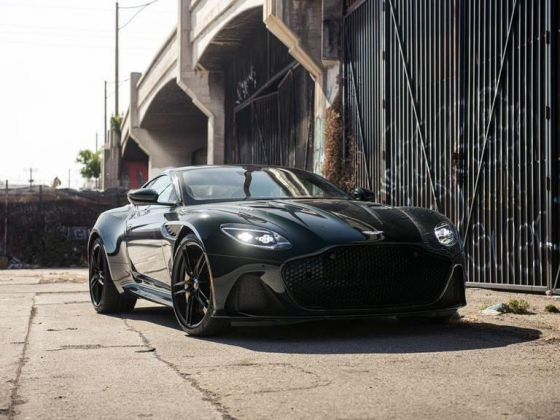 2022 Aston Martin DBS
