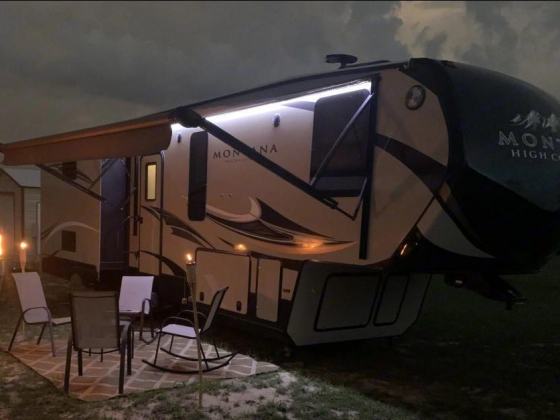 2018 Montana High Country/ Fifth-Wheel Luxury RV - Minutes from Disney