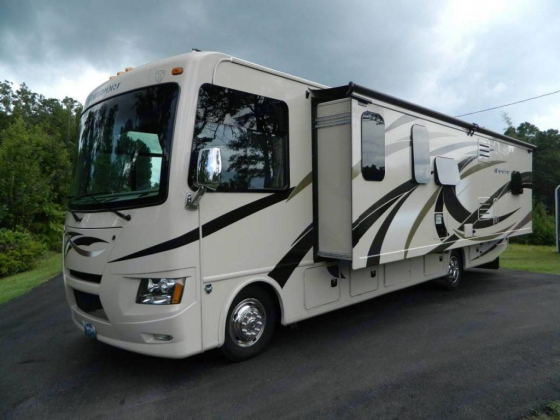 2015 Windsport with full wall slide. - NEW Tires AND NEW Furniture in 2020