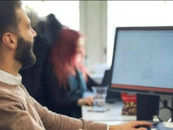 8 Employee Engagement Statistics You Need to Know in 2022 [INFOGRAPHIC]