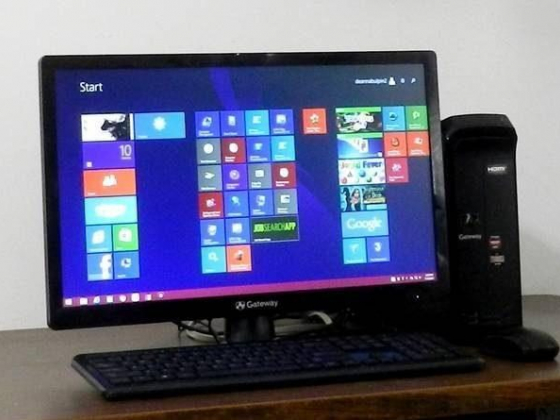 Gateway SX2110G Desktop, Small Form, Win 8, 22" Flat Screen System