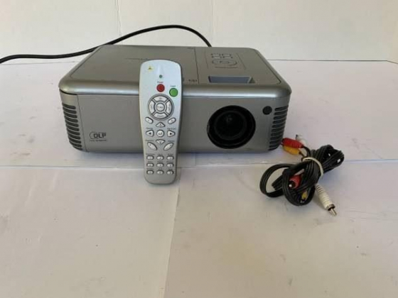 *Nice* Optoma TXR774 DLP Multimedia Projector w/ Remote