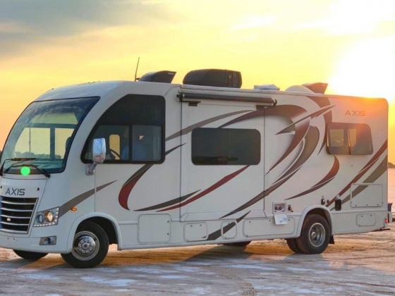 Gary...the super easy to drive class A (2018 Thor Motor Coach Axis)