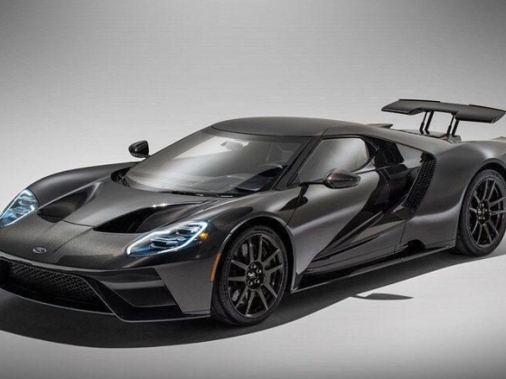 2020 Ford GT Gets Even Better with More Power and a Bare Carbon Edition