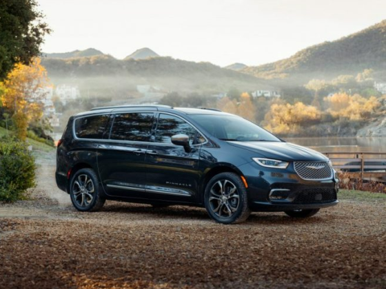Chrysler Pacifica, Voyager Make Best Minivans for 2021 List