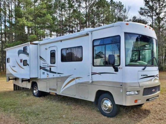 2008 Winnebago Vista Sleeps 8