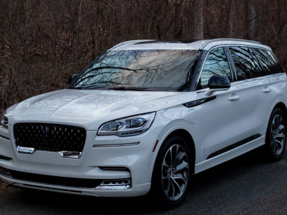 The Lincoln Aviator Is the Best American Luxury Car in a Generation