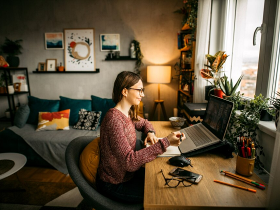 These 3 People Turned Their Side Gigs Into $100K+ Incomes