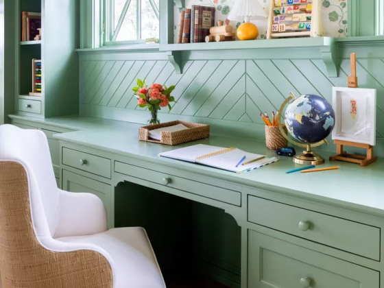 6 Small Ways To Start 2024 On A More Organized Foot, According To Professionals