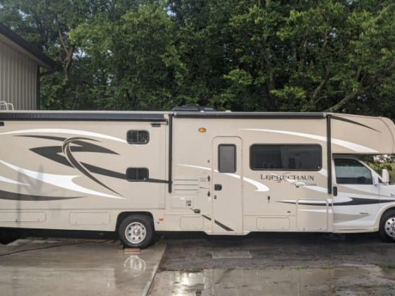 Coachmen RV Leprechaun 320BH Chevy 4500