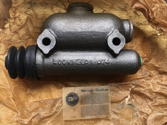 Jaguar 1970 XKE miscellaneous auto parts for brakes mostly. See note.