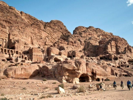 VISITING PETRA IN JORDAN: EVERYTHING YOU NEED TO KNOW