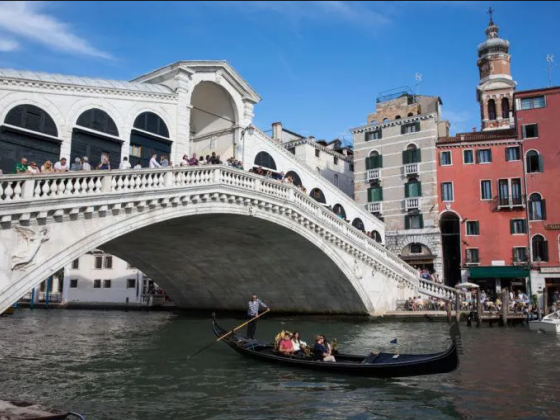 9 MUST-HAVE EXPERIENCES IN VENICE, ITALY