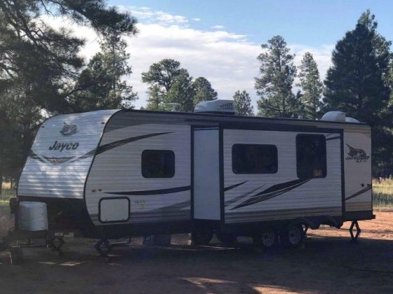 Amazing Bunkhouse with delivery/setup on Lake Lanier