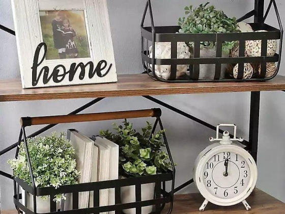 White Vintage Metal Tabletop Clock