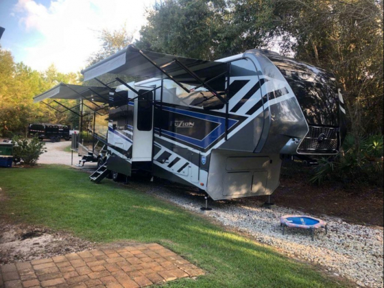 2021 Keystone Fuzion 429