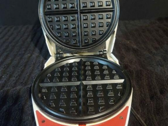 Waffle Iron by Proctor Silex