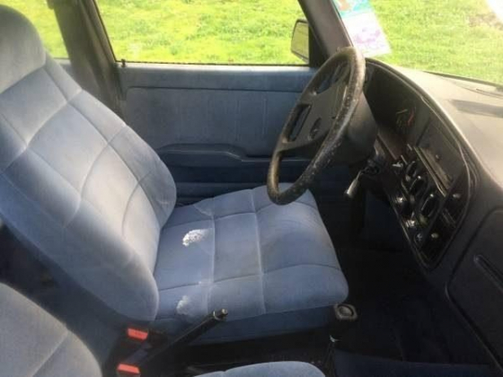 '82 SAAB 900 seats - $3