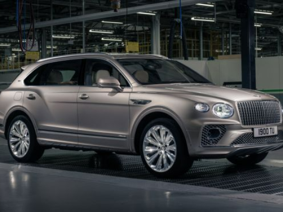 Enjoy first-class seating in 2023 Bentley Bentayga EWB