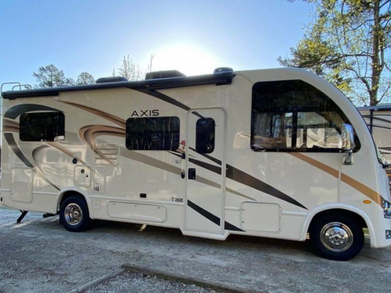 The Adventure - 2021 Thor Axis 24.1 - Flexible Family Friendly