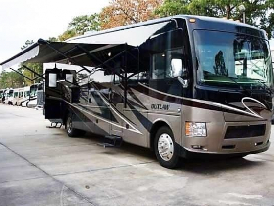2014 Thor Motor Coach Outlaw
