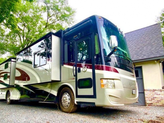 2017 Tiffin Motorhomes Allegro Red