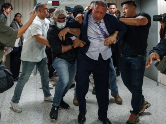 New York City comptroller and mayoral candidate Brad Lander released after arrest by immigration off