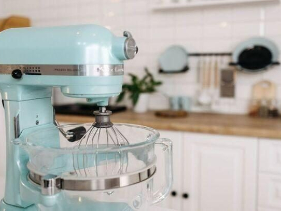 Why I’d Always Buy a Stand Mixer Over a Hand Mixer