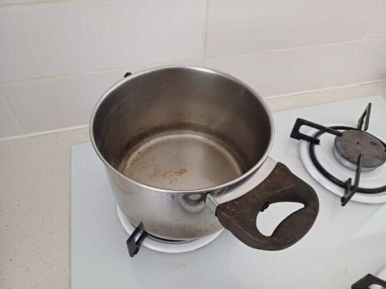 Make a Powerful Homemade Hard Water Shower Cleaner—Only 2 Ingredients