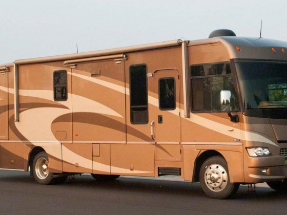 2008 Winnebago Adventurer
