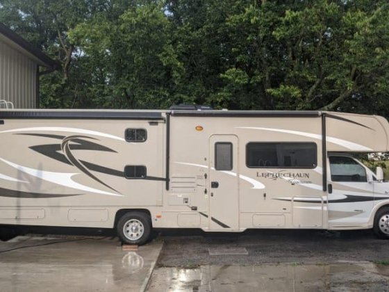 Coachmen RV Leprechaun 320BH Chevy 4500
