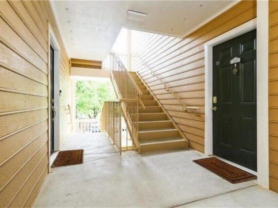 225 Bentley Pl Condo